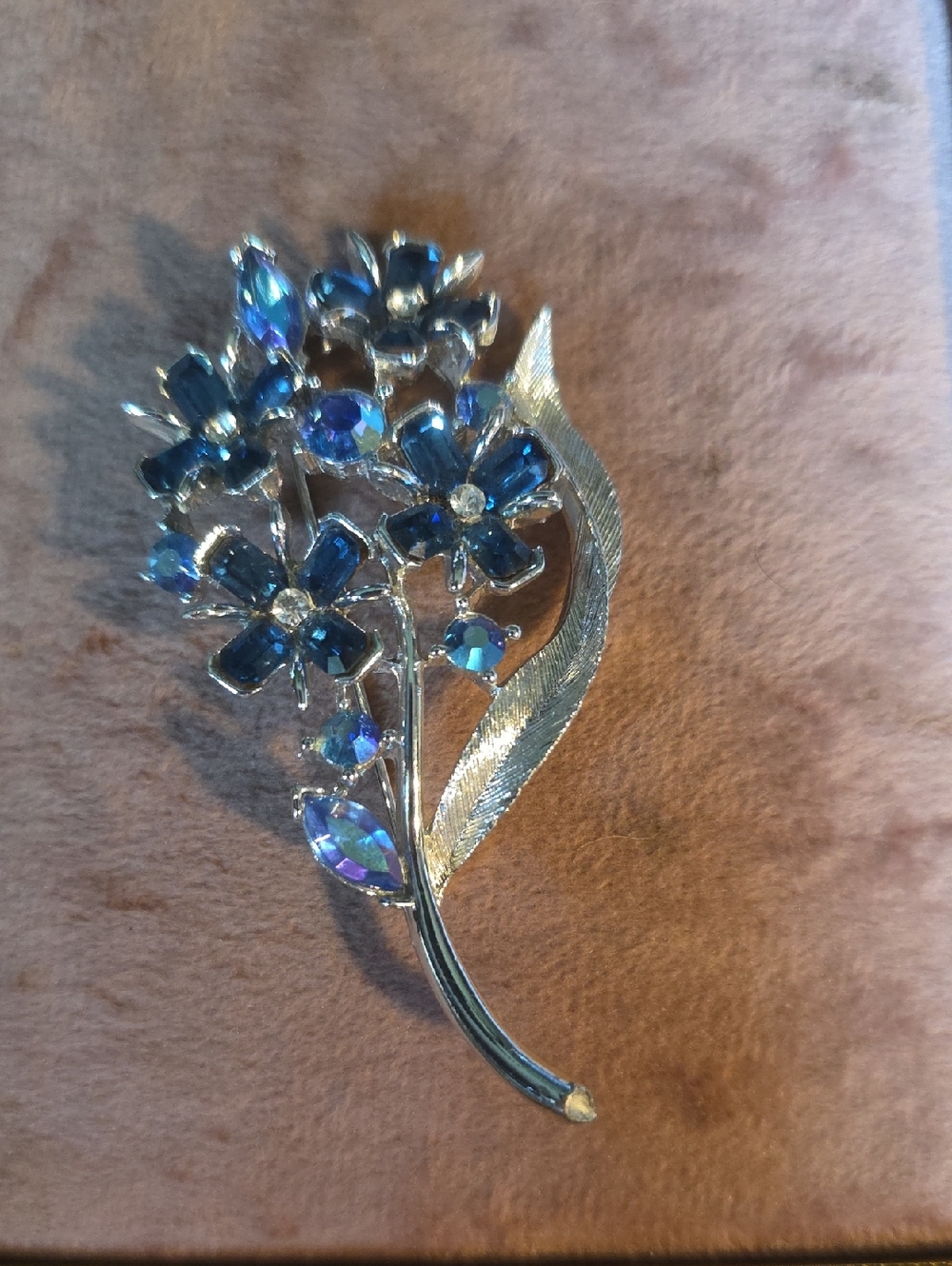 Vintage Lisner, c 1950s, Silvertoned Blue Floral Spray Boquet Brooch